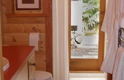 Volcano Bed & Breakfast | Volcano Mist Cottage