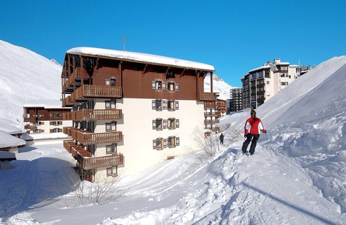 Les Boisses Condo | Vos Prochaines Vacances de Ski | Chambre Confortable avec une Cheminée + Parfait pour les Skieurs