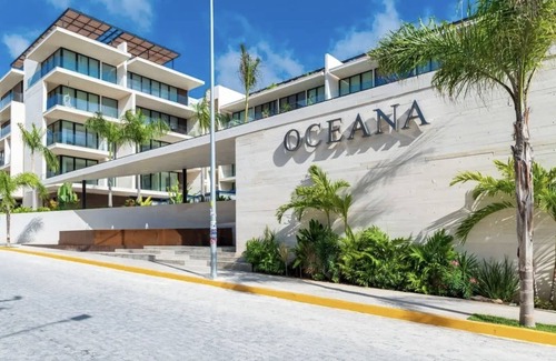 Downtown Condo | VOTED MOST LUXURIOUS! MODERN 3 Bedroom 100 steps to White Sand & Turquoise Water