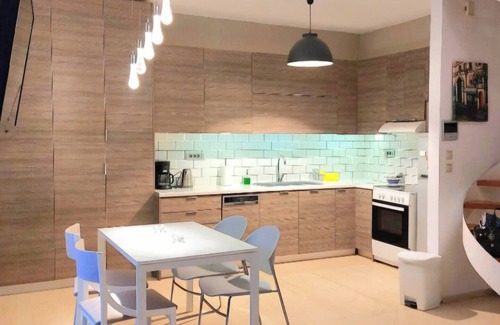 Vouliagmeni Apartment | Vouliagmeni Top Floor Maisonette