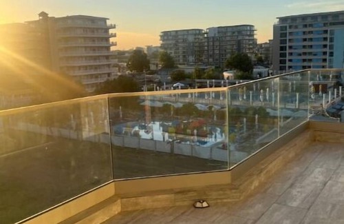 Constanta Apartment | Voyage apartments offer for rent 4 rooms apartment located exactly on the beach.