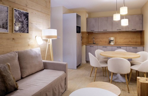 Eclose-Est Condo | Voyage de ski Alpin | gym, piscine + spa!