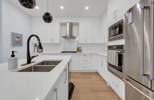 Crescent Heights House | Vu 3 bdrm modern townhome w/AC, 5 minutes to DT