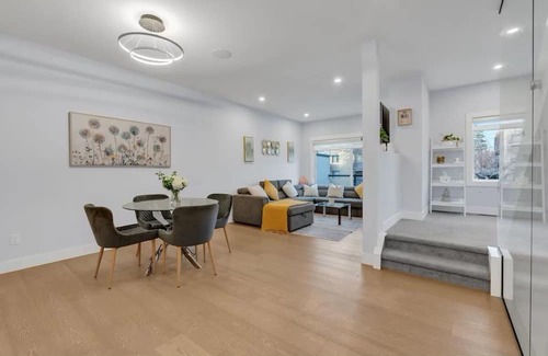 Crescent Heights House | Vu 3 bdrm modern townhome w/AC, 5 minutes to DT