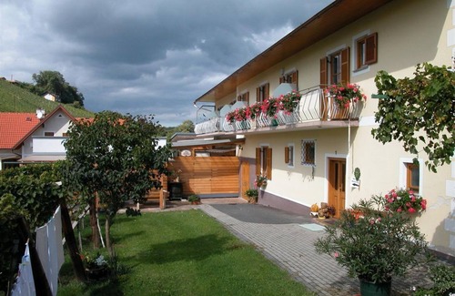 Kloech Bed & Breakfast | Vulkanzimmer - Winzerhof Klöckl