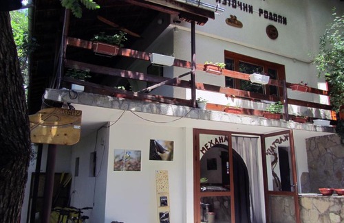 Madzharovo Cabin | Vulture Centre Eastern Rhodopes
