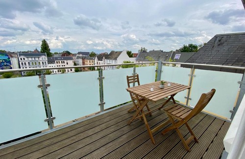 Goethestraße Apartment | Wölkchen - Wohnung mit Balkon, Holzdielen & TV