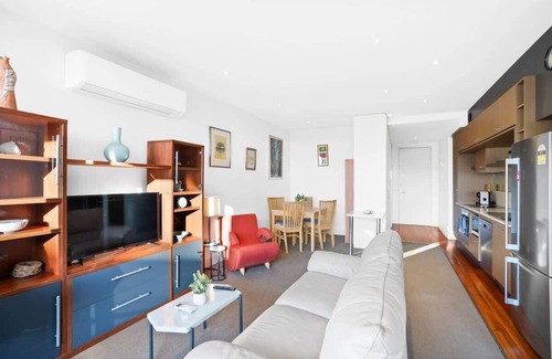 North Melbourne Apartment | W30 - Sparkling North Melbourne Gem with parking
