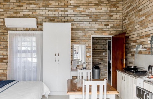 Summerstrand House | Wagtails Guest House