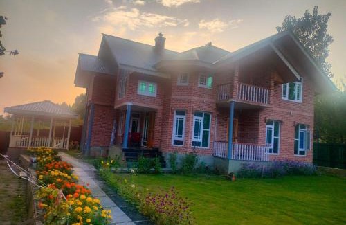 Gulmarg House | Wahab's INN - riverside cottage
