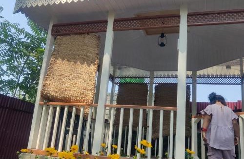 Gulmarg House | Wahab's INN - riverside cottage