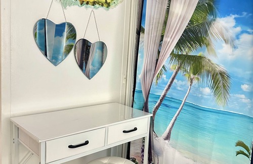 McCully - Moiliili Apartment | Waikiki Cozy Apartment, 2 Bedrooms, FREE parking, Sleep 6
