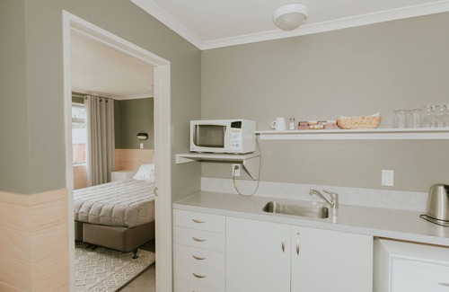 Waitomo Caves Hotel | Waitomo Village Chalets Home of Kiwipaka