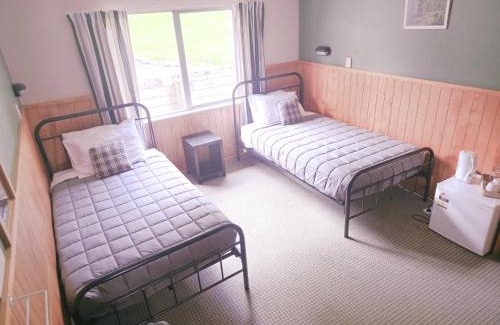 Waitomo Caves Hotel | Waitomo Village Chalets home of Kiwipaka