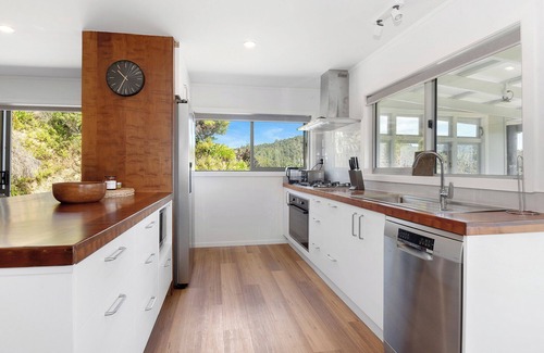 Matapouri House | Waitorupai Retreat 1 - Sandy Bay Holiday Home