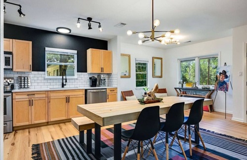 Arbolago House | 'Wake Point- Walk to Lake, Shuffleboard, Pet Friendly!