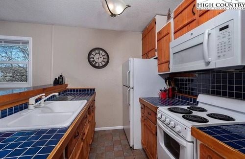 Beech Mountain Condo | WAKE UP IN THE CLOUDS