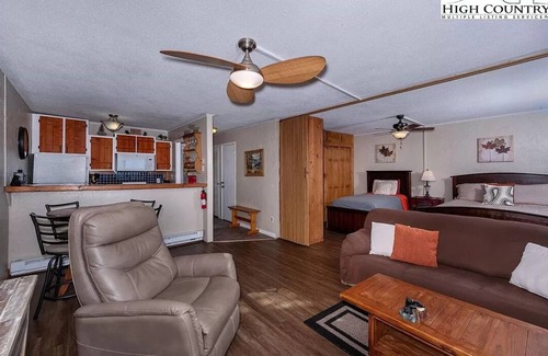 Beech Mountain Condo | WAKE UP IN THE CLOUDS