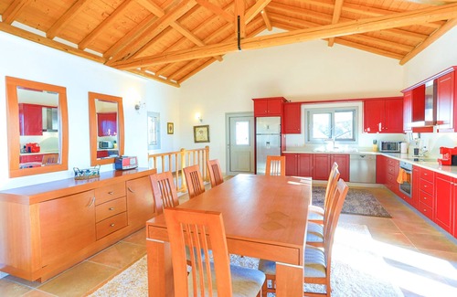 Petaleia Villa | Wake up to breathtaking sunrises at Villa Kalamia above Kalami Beach