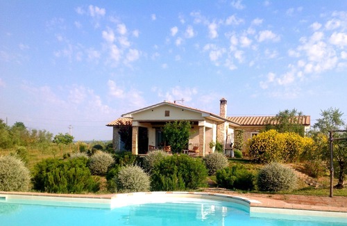 Manciano Villa | Wake Up to Dream-like Country Views and Enjoy the Privacy of the Pool
