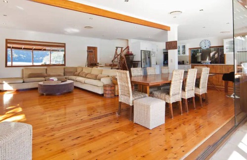 Cottage Point House | Wake up to pure bliss at our rustic paradise, ON the Hawkesbury River