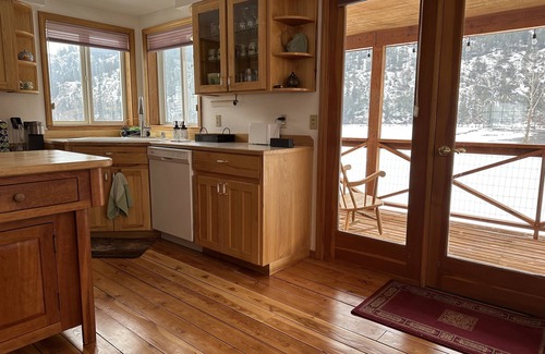 Curlew House | Wake up to Wild Life, River & Mountain View !