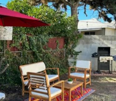 Panorama City House | Wakefield Cozy Stay foosball FirePit Hammock