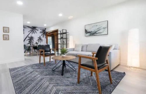 Panorama City House | Wakefield Cozy Stay foosball FirePit Hammock