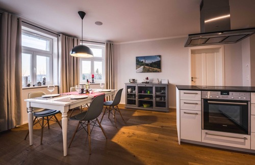 Baerenburg Apartment | Waldfrieden - maple avenue
