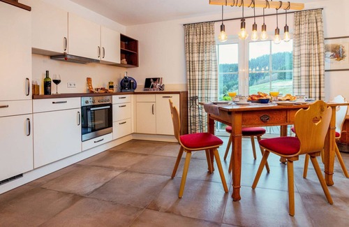 Ehlenbogen House | Waldhaus: Sauna Jacuzzi Kamin 16 Pax