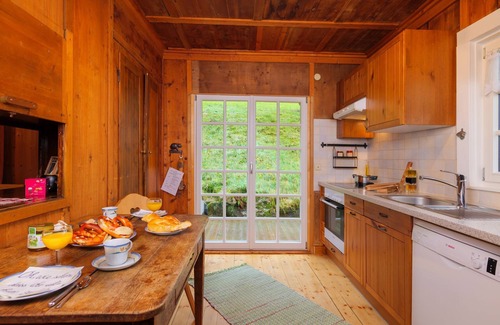 Ehlenbogen House | Waldhaus: Sauna Jacuzzi Kamin 16 Pax