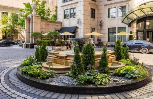 Rush and Division Hotel | Waldorf Astoria Chicago