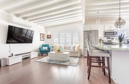 El Porto Apartment | Walk 2 Beach, Parking, A/C, W/D,15min 2LAX,Remodel