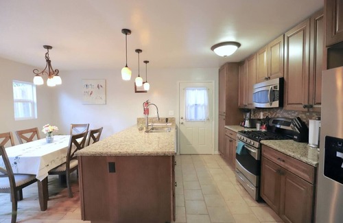 Capistrano Beach House | Walk 2 Ocean & Park, Backyard, Fast WiFi. Pomegranate Perch!