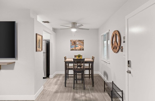 Downtown Las Vegas Apartment | Walk Downtown Las Vegas 875 sf 2BR/1BA Fremont Arts District & 8Min to The Strip