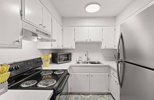 Downtown Las Vegas Apartment | Walk Downtown Las Vegas 875 sf 2BR/1BA Fremont Arts District & 8Min to The Strip