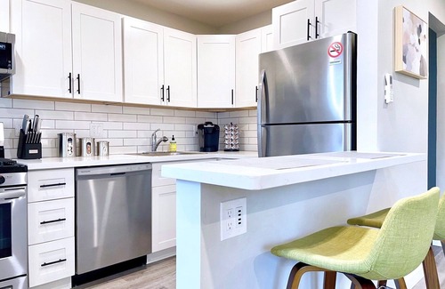 Walnut Creek Apartment | Walk Downtown Work Here Fast WiFi Parking King Bed New Kitchen