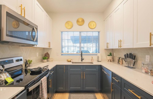North Scottsdale Condo | Walk to 2 Pools, BB Courts & Shopping District!