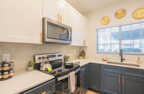 North Scottsdale Condo | Walk to 2 Pools, BB Courts & Shopping District!
