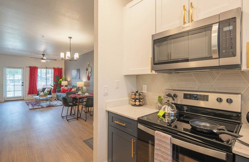North Scottsdale Condo | Walk to 2 Pools, BB Courts & Shopping District!
