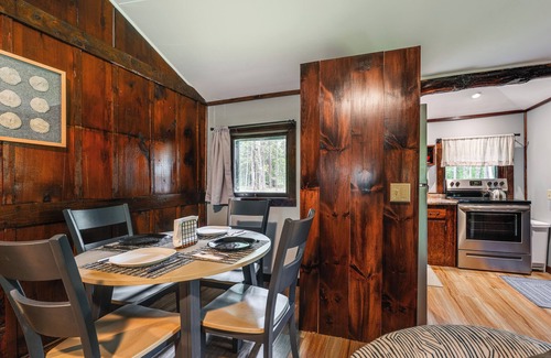 Boothbay Harbor Cabin | Walk to Barrett's Park: Wooded Cabin w/Grill!