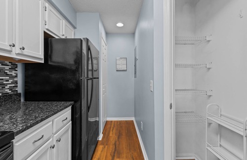 Cherry Grove Beach Condo | Walk to Beach + Pool -Family-Friendly- Sleeps 6