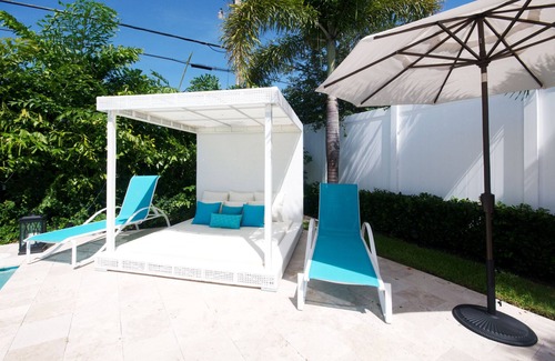 Delray Beach Villa | WALK to BEACH & DOWNTOWN-only 3 bks to ATLANTIC Ave-SO PRIVATE-Heated Salt Pool