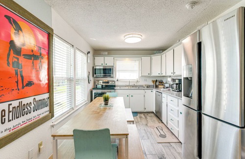 Galveston House | Walk to Beach: Galveston Family Getaway w/Patio