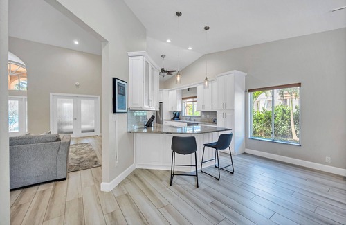 Harbor Beach House | Walk to beach/Heated Pool/Ample residence/Marlin Key