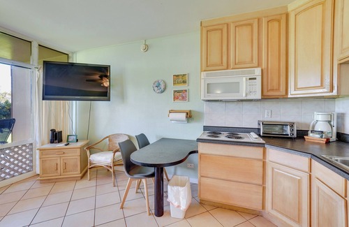 Maunaloa Apartment | Walk to Beach: Ocean-View Maunaloa Studio