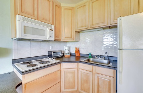 Maunaloa Apartment | Walk to Beach: Ocean-View Maunaloa Studio