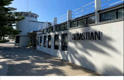 Williamstown Apartment | Walk to beach. Pet Friendly. Parking. WiFi