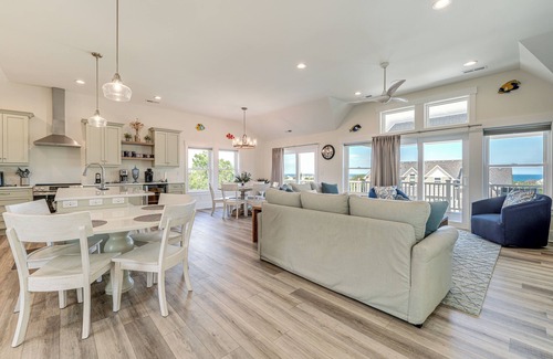 Southern Shores House | Walk to Beach: Southern Shores Retreat w/Hot Tub
