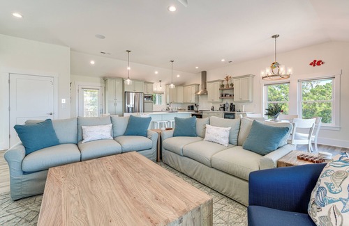 Southern Shores House | Walk to Beach: Southern Shores Retreat w/Hot Tub